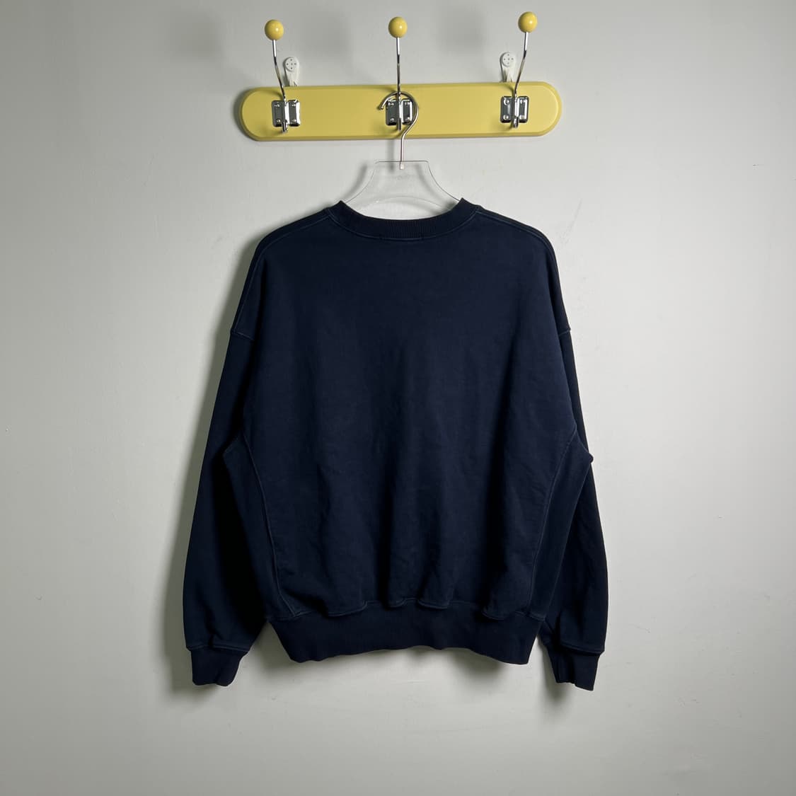 마르디 메크르디 네이비 맨투맨 상품이미지2