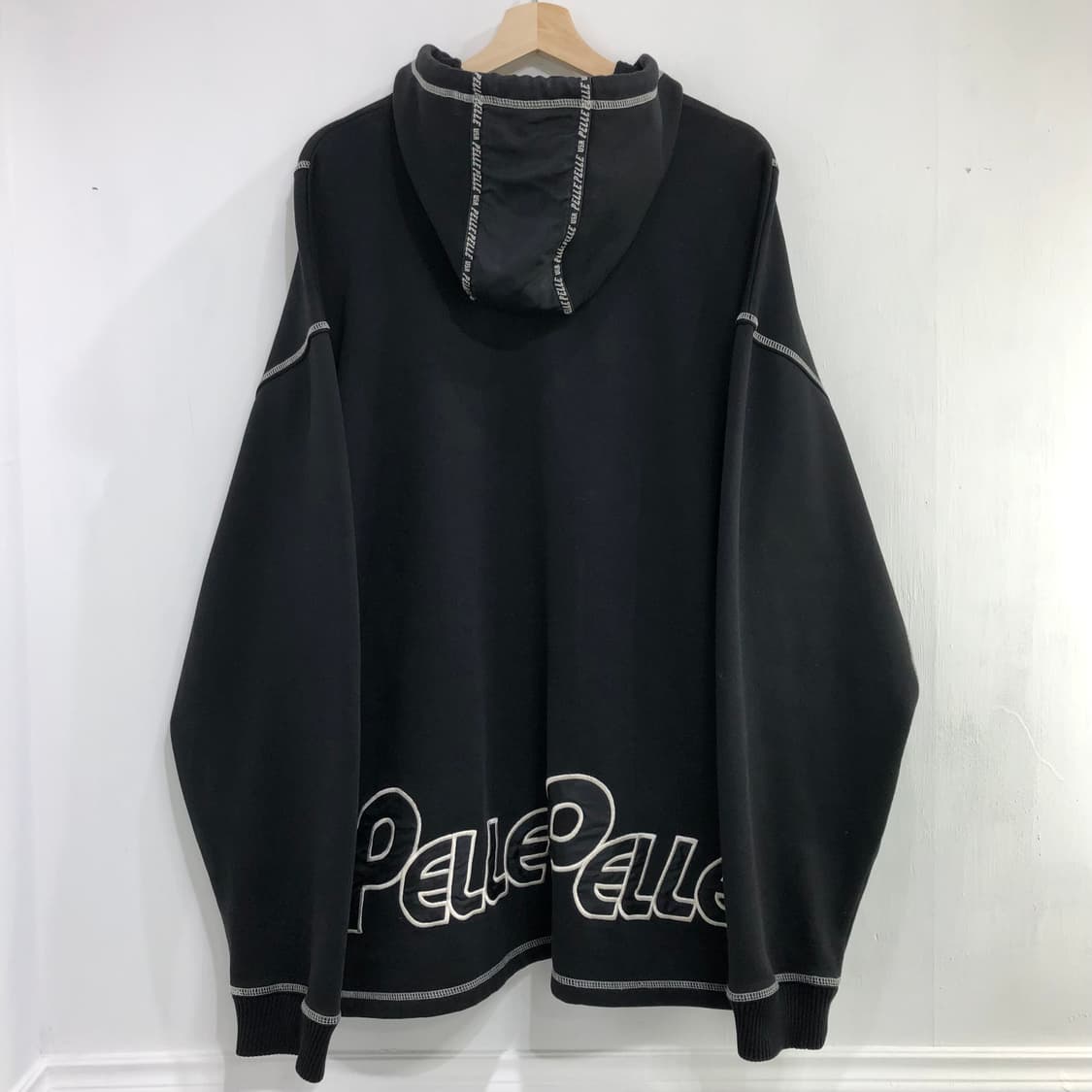 펠레펠레 블랙 스티치 빅포켓 후드티 상품이미지3