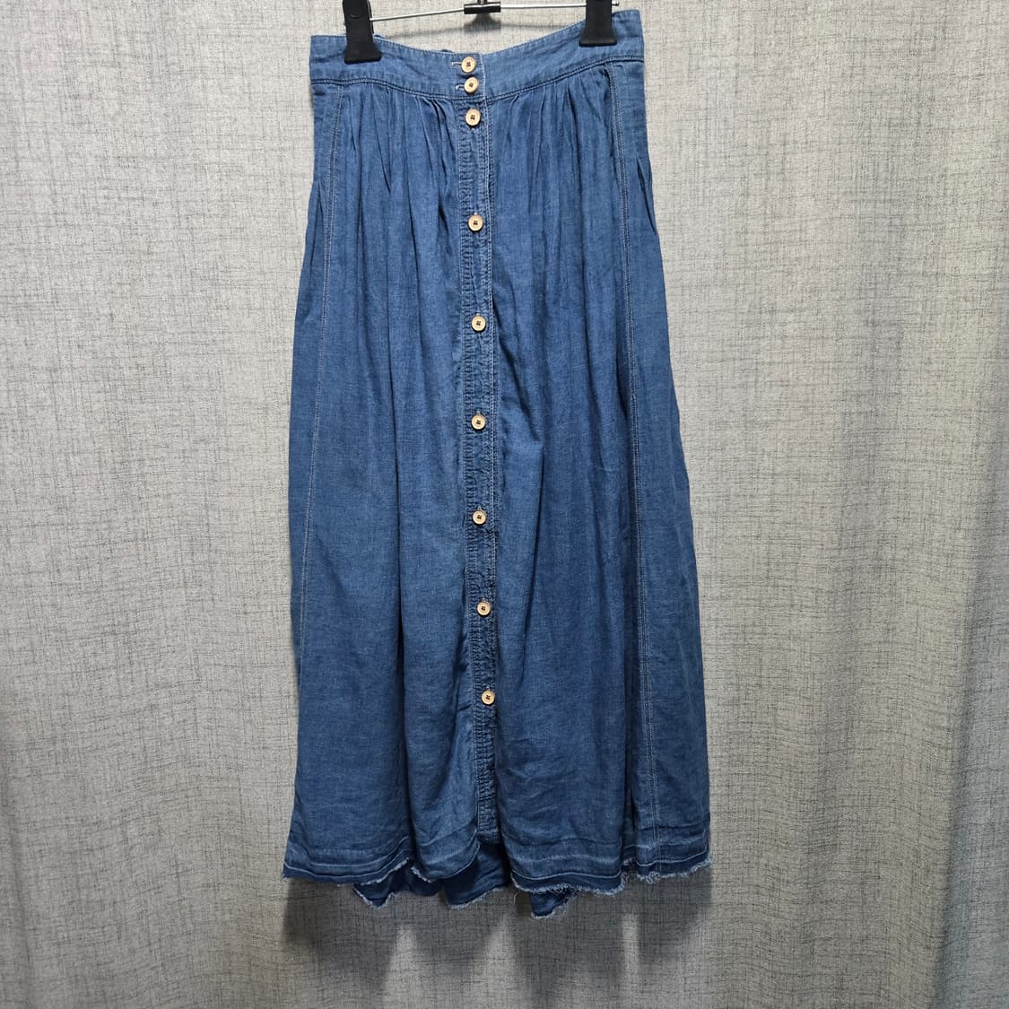 써스데이아일랜드  린넨 데님 롱스커트 버튼 스커트  상품이미지1