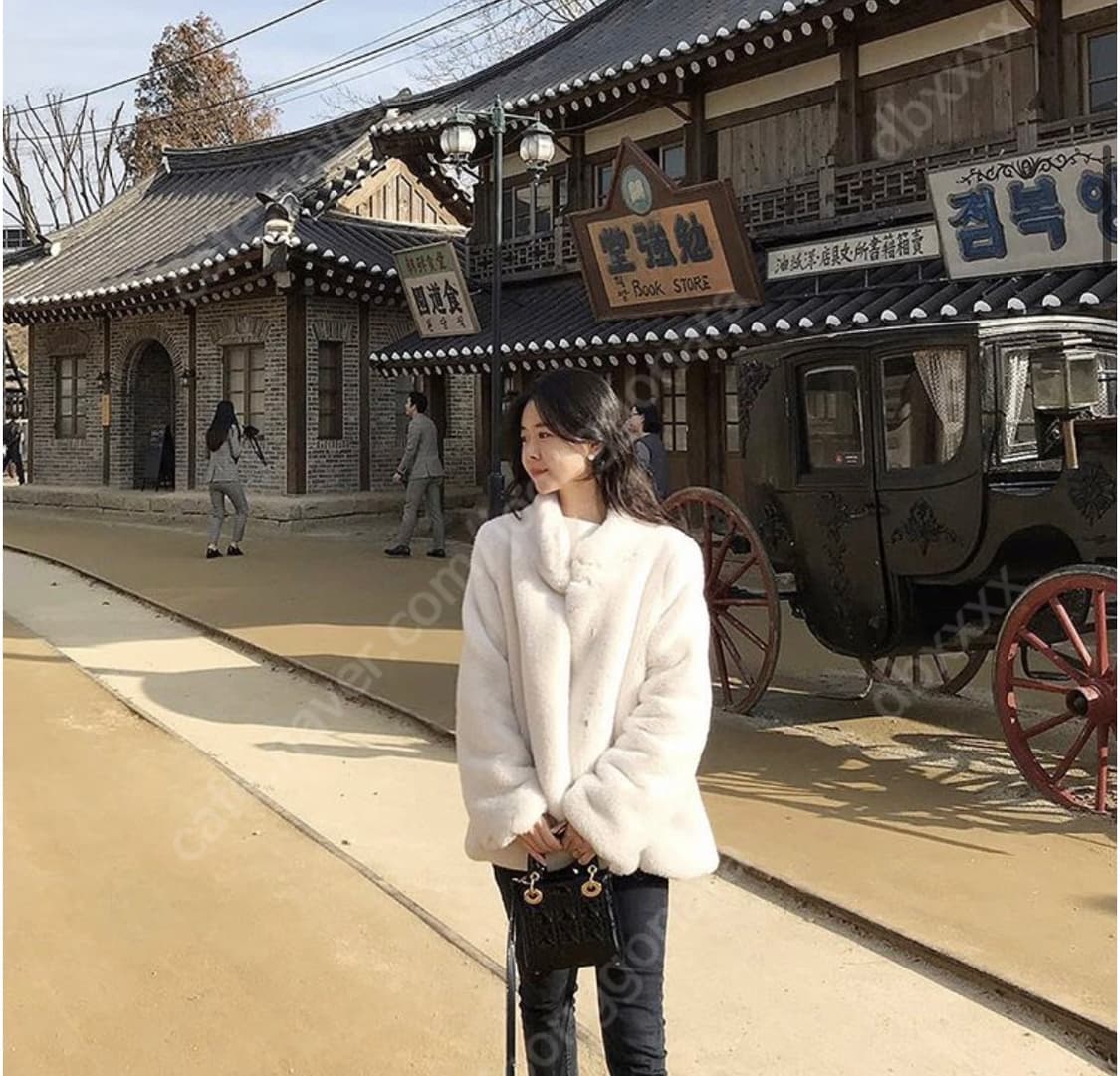 by ssiny 에코밍크 바이씨니 화이트 페이크 퍼자켓 상품이미지3