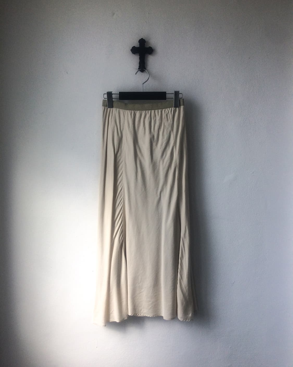Glossy long skirt 상품이미지1