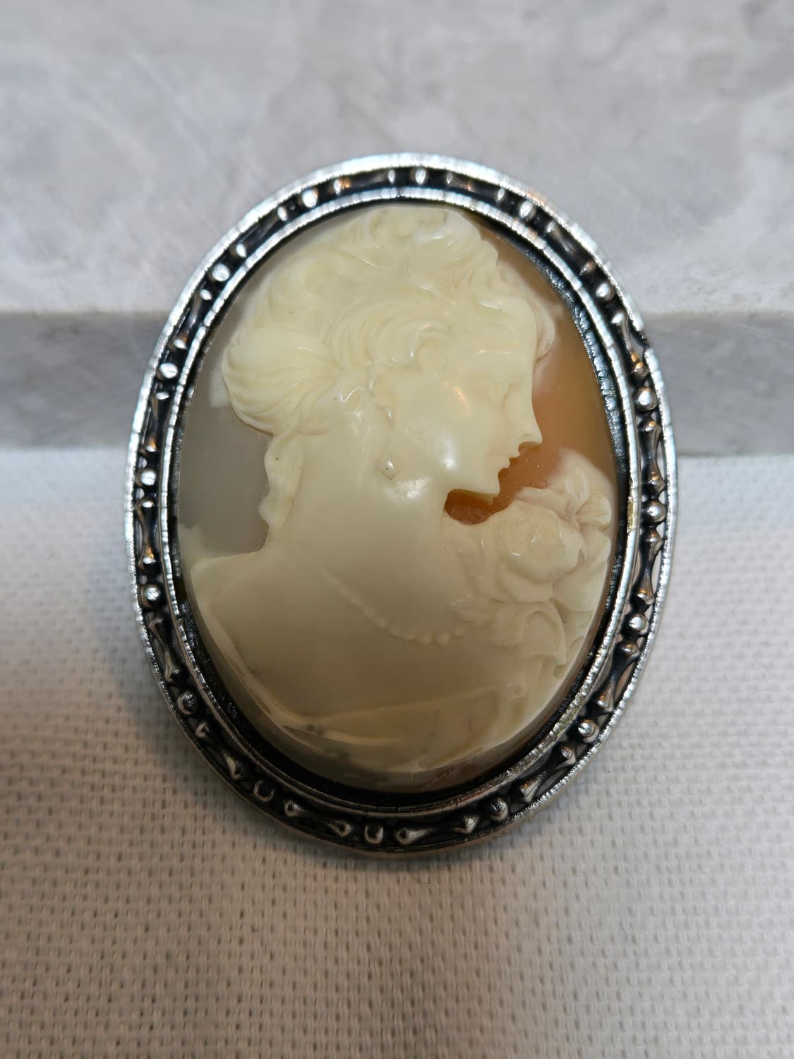 유럽 빈티지 쉘 카메오 브로치 │ 실버 프레임 · 로즈 모티프 상품이미지1