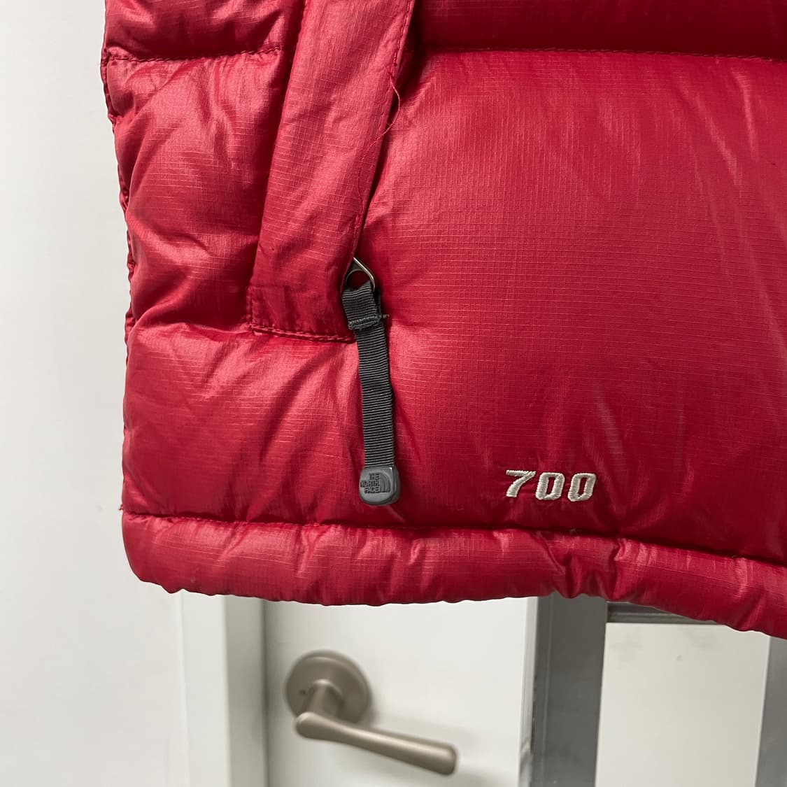 노스페이스 700 패딩 조끼 레드 85 상품이미지4