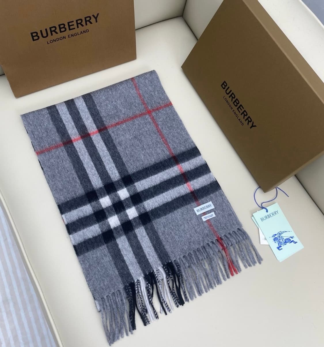 버버리 클래식 체크 캐시미어 머플러 남여공용 정품 상품이미지1