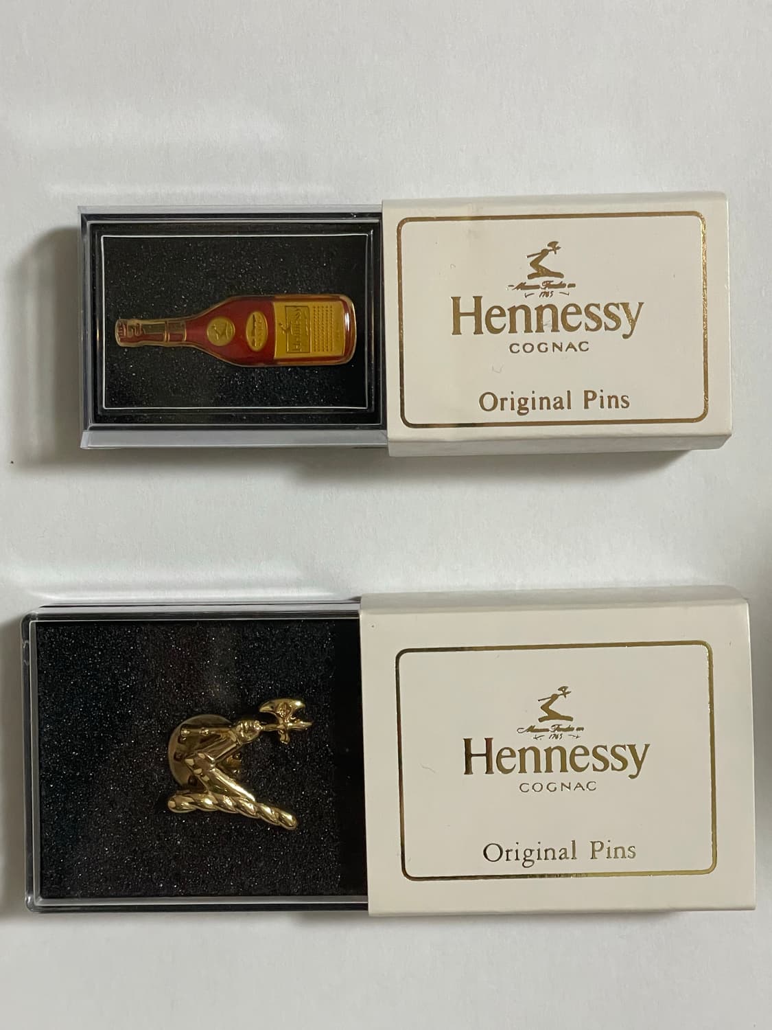 헤네시 굿즈(시계,핀) 상품이미지4