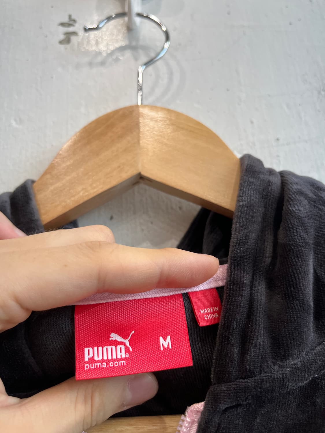 PUMA 퓨마 재팬 핑크로고 벨벳 후드집업 우먼즈 상품이미지6