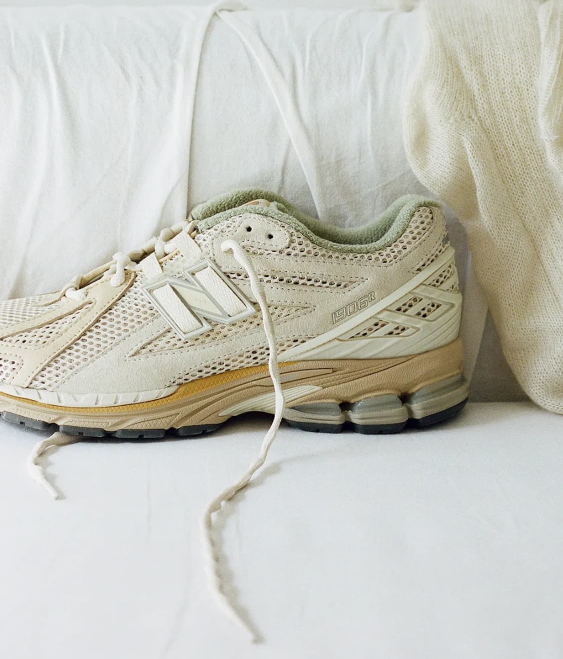 285 새제품) 뉴발란스 x 오라리 1906R 본 화이트 M1906RAU 상품이미지1