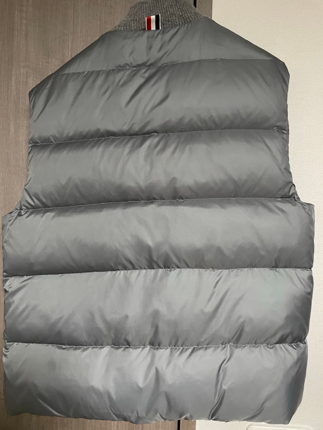 톰브라운 남성 패딩 조끼 상품이미지2