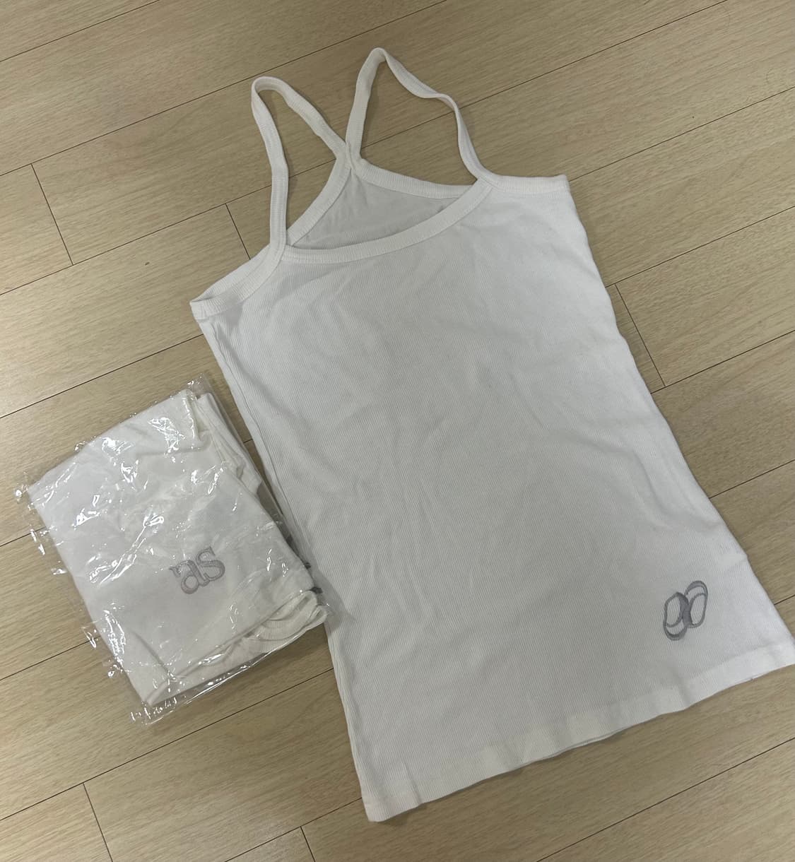 애즈온 틸다나시 + 버튼탑 화이트  상품이미지1