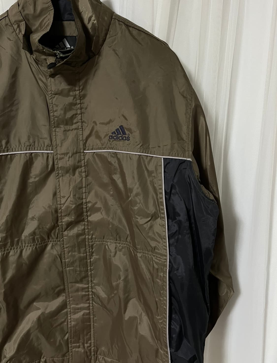 아디다스 올드스쿨 바람막이 L 카키브라운 블랙 배색 상품이미지5