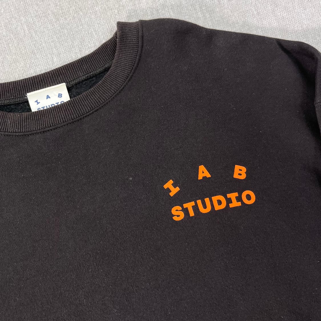 105 아이앱 스튜디오 X 두산 맨투맨 상품이미지3