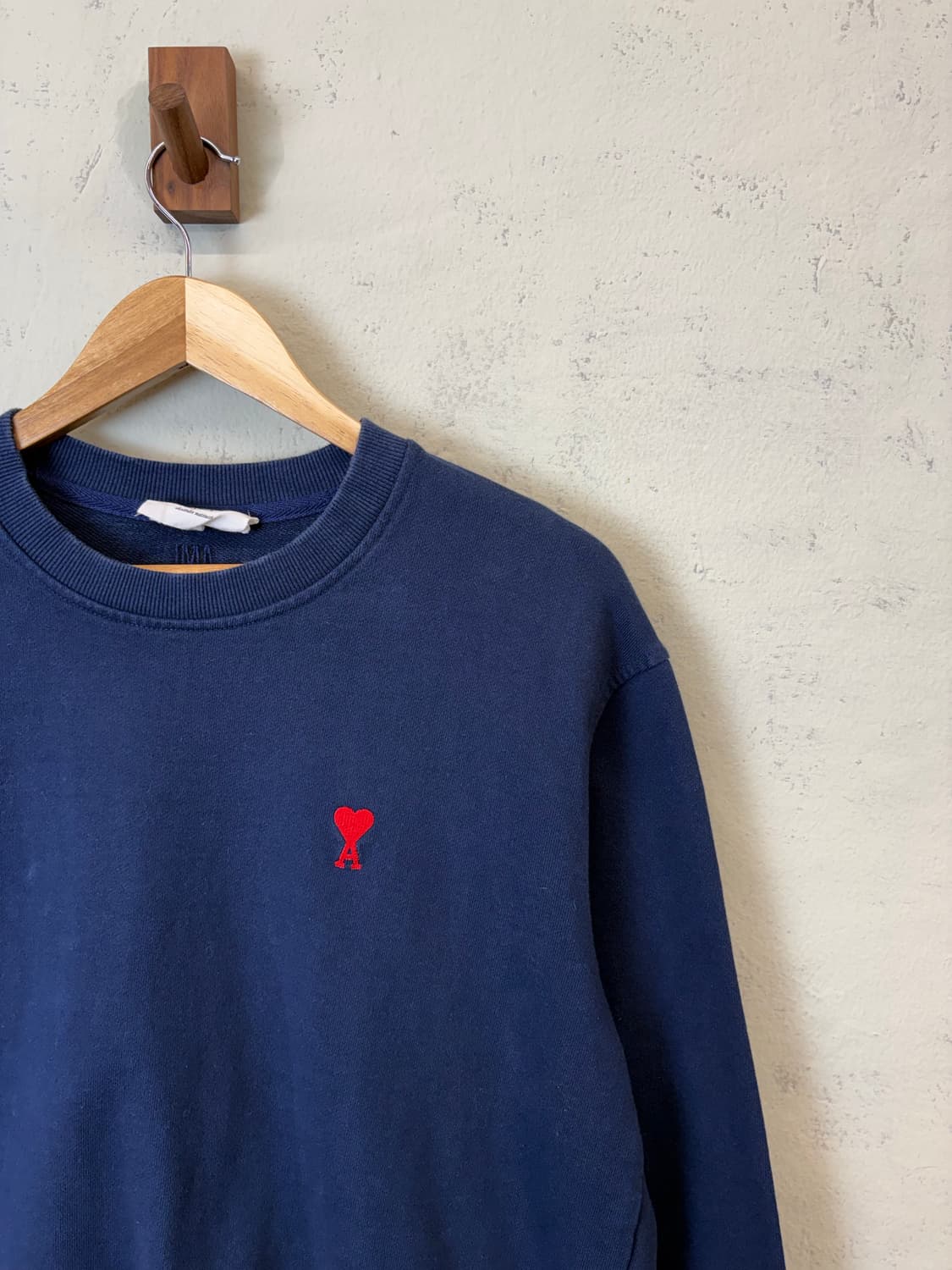아미 스몰 하트 로고 네이비 맨투맨 상품이미지3