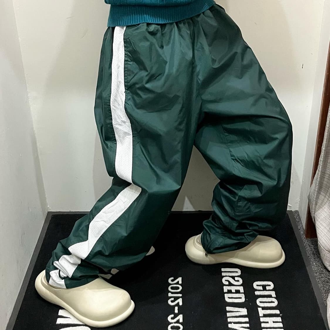 Nike reversible track pants 상품이미지2
