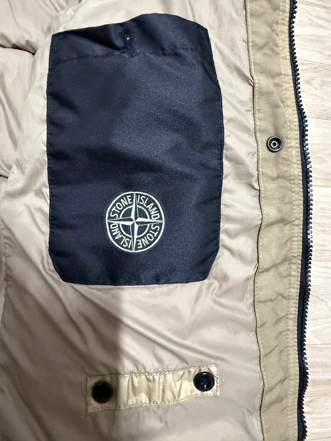 24FW 스톤 아일랜드 가먼트 다이 크링클 랩스 패딩 상품이미지3