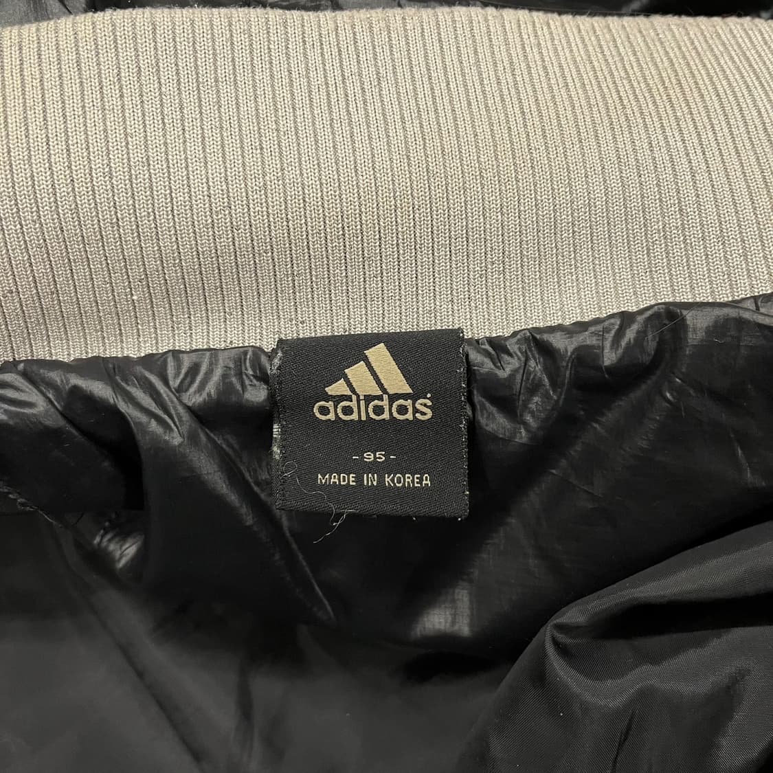 아디다스 블랙 실버 후드 숏패딩 95 상품이미지5