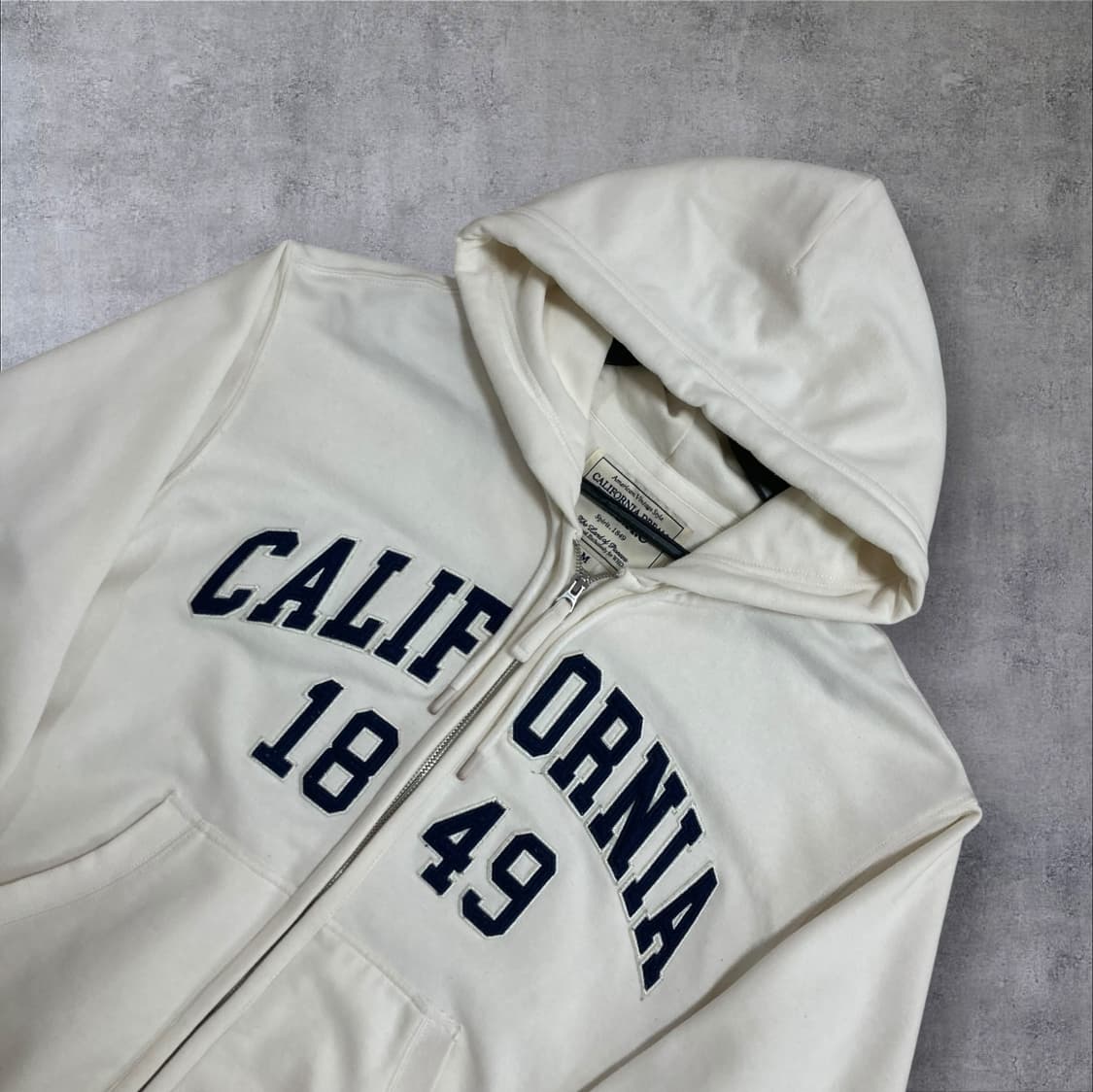 후아유 y2k 스펠아웃 빅로고 화이트 후드 집업 상품이미지2