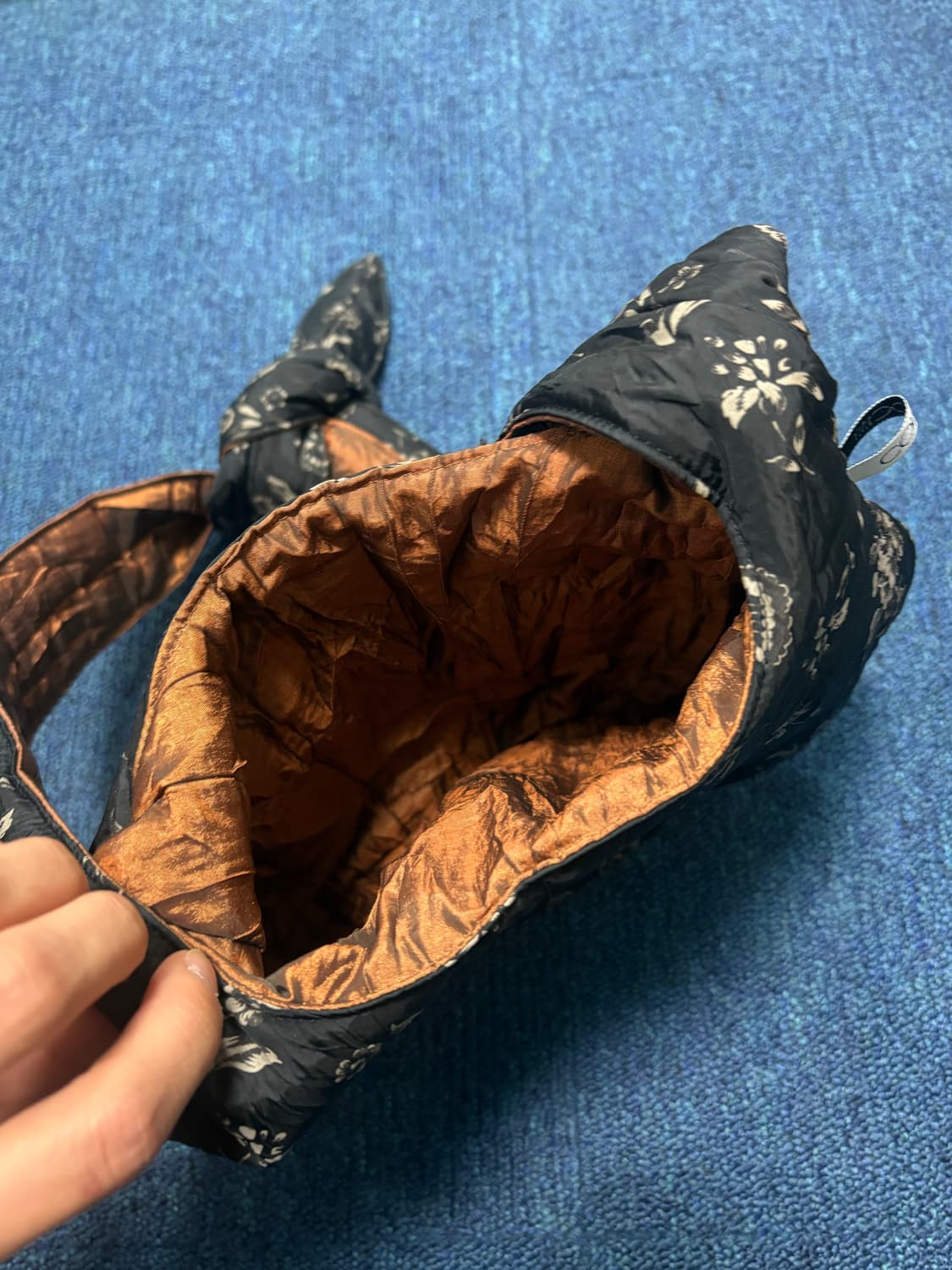 콜로신스 REVERSIBLE BOZAGI BAG FLOWER BLACK 상품이미지4