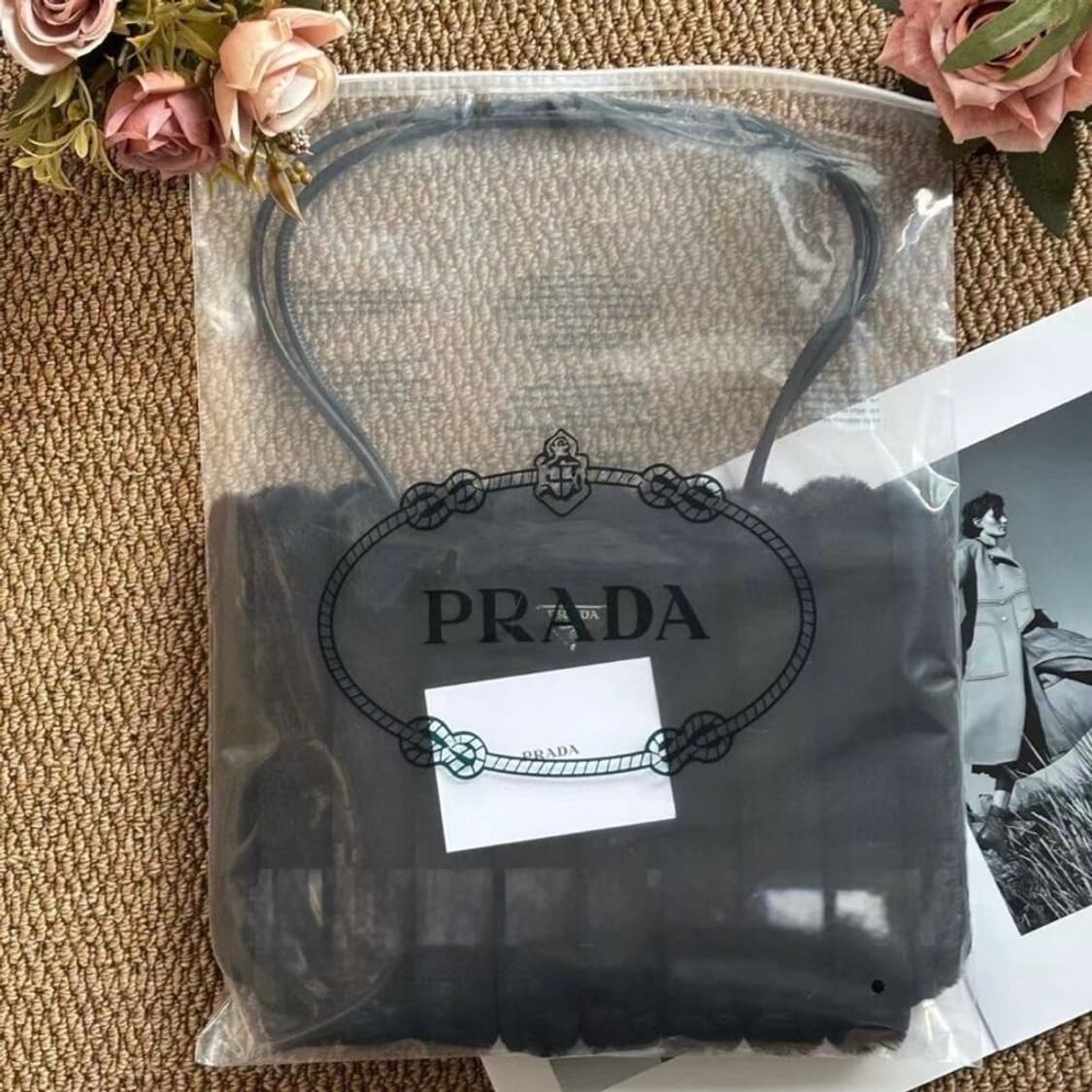 깜짝세일(새상품)정품 프라다 뷰티 블랙 퍼 토트백 상품이미지9
