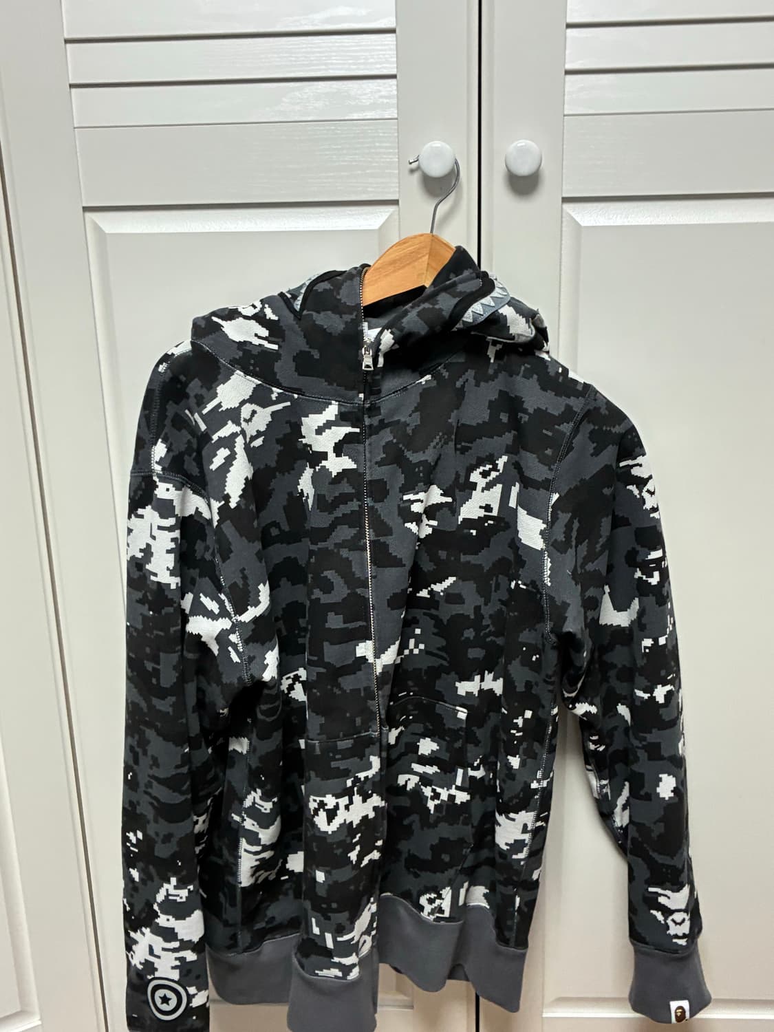 베이프 멀티 픽셀 카모 샤크 레귤러 핏 풀 집 후드 L 상품이미지1