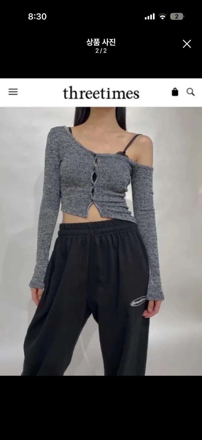 쓰리타임즈 원숄더 버튼티 차콜(윈터 착용) 상품이미지2