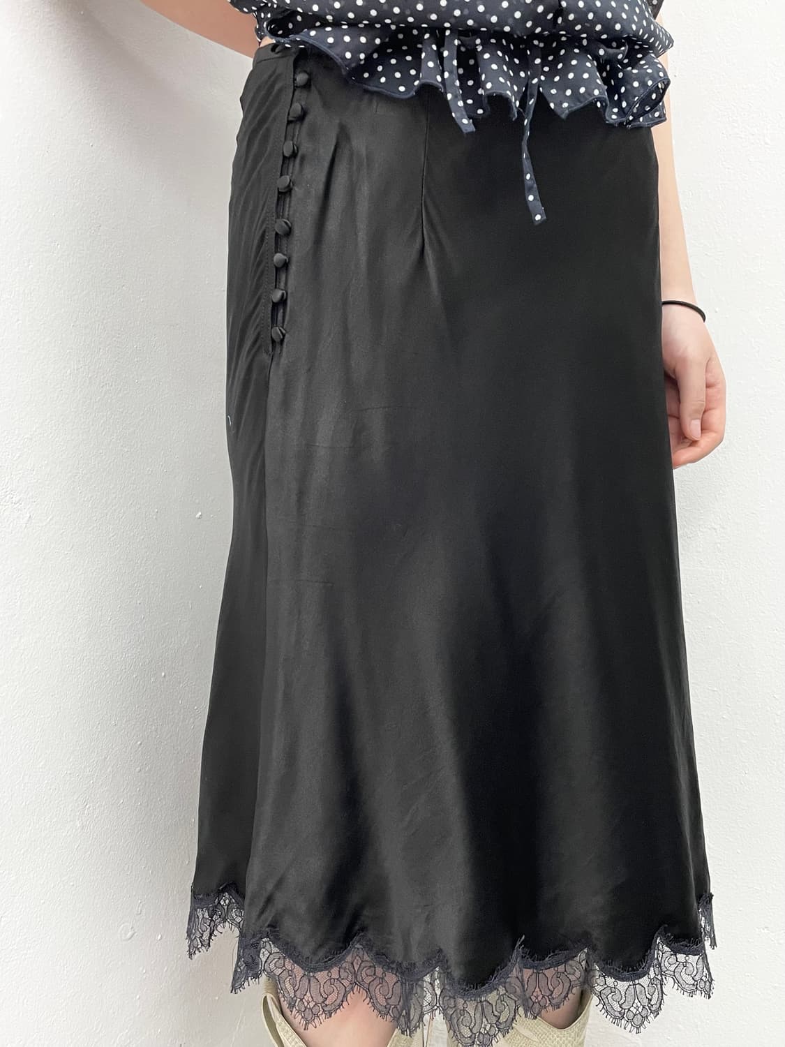블랙 레이스 새틴 버튼 스커트 상품이미지3