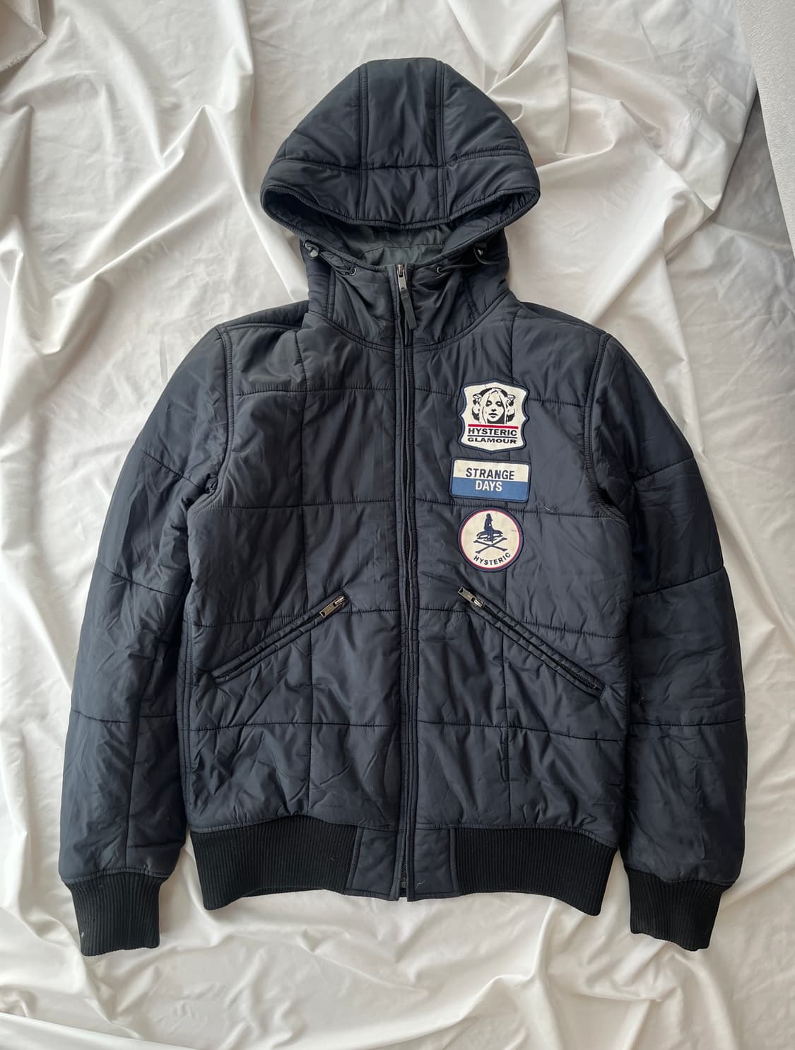 히스테릭 글래머 와펜 로고 패치 패딩 다운 점퍼 상품이미지1