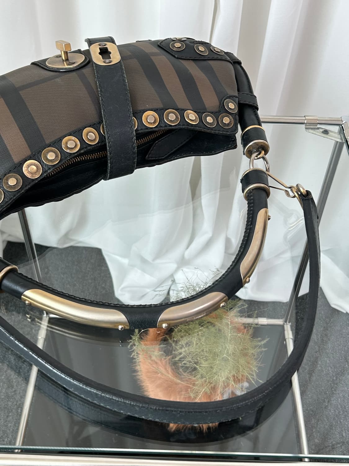 버버리 프로섬 스모크 체크 스터드 숄더백 상품이미지8