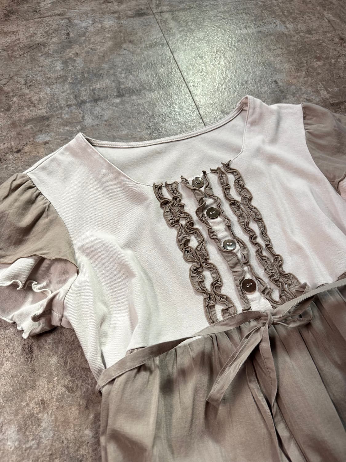 버튼 넥 프릴 디테일 원피스 (+롱 슬리브 티) 상품이미지10