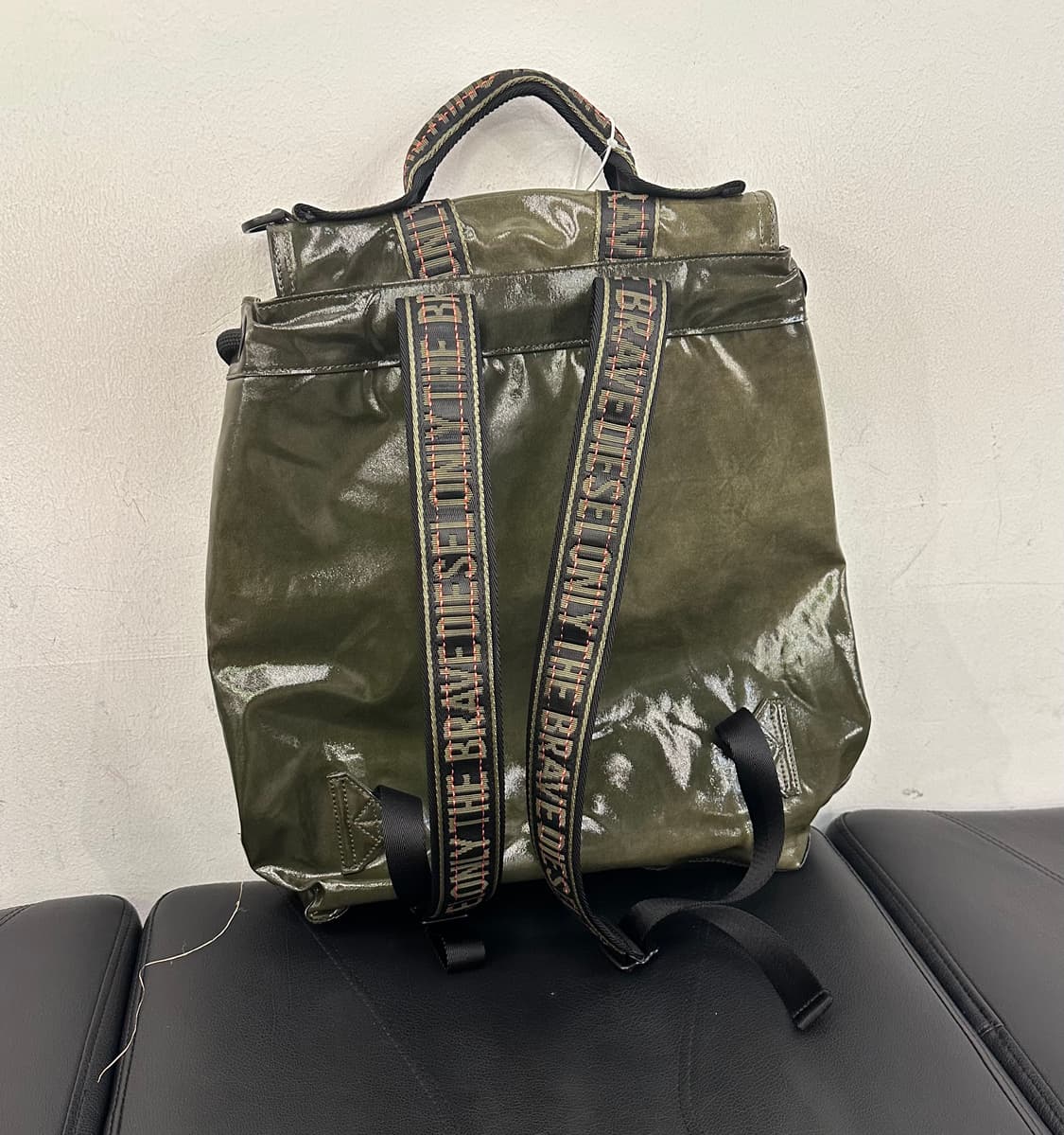 디젤 올리브 에나멜 백팩🫒 상품이미지2