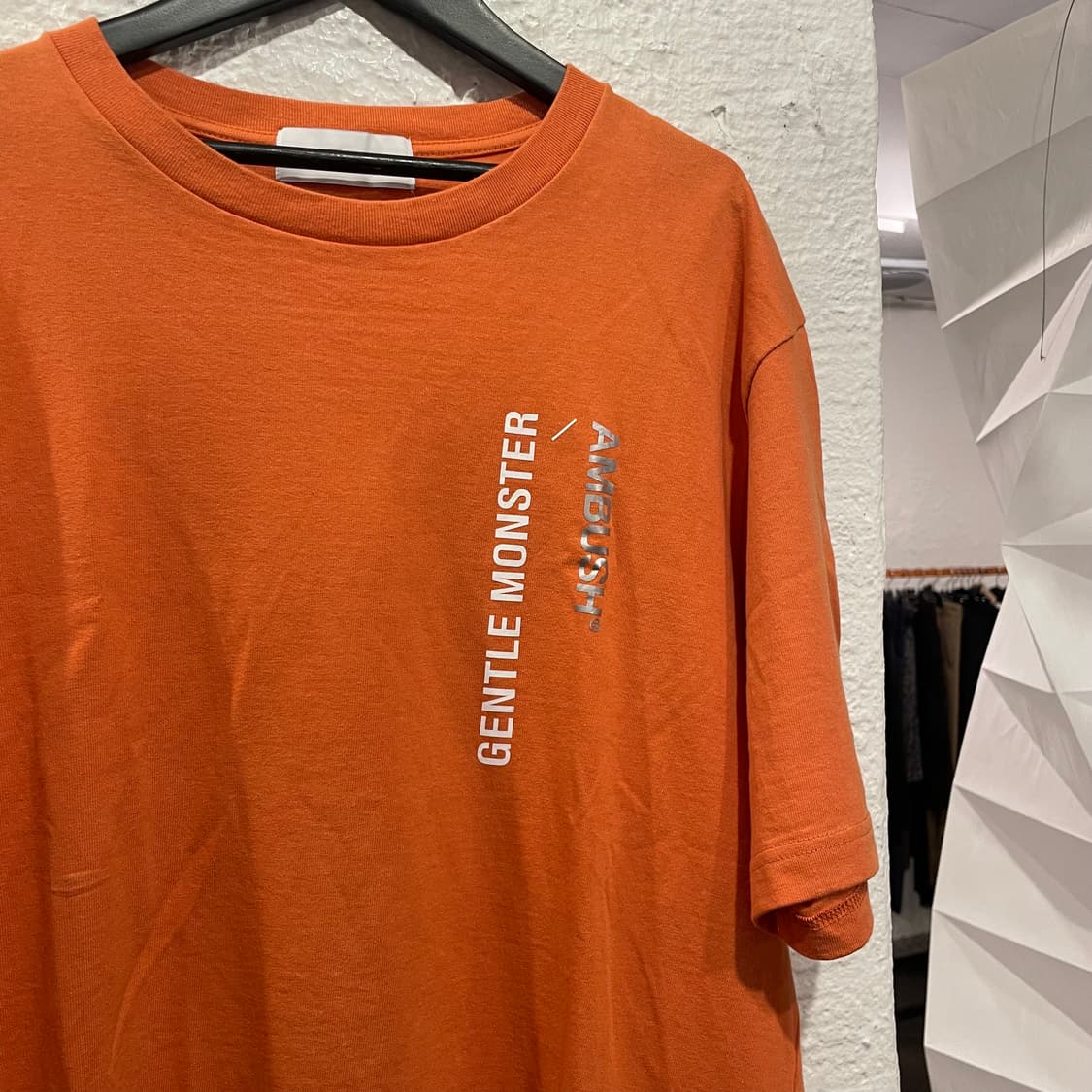 앰부쉬 x 젠틀몬스터 로고 티셔츠 상품이미지2