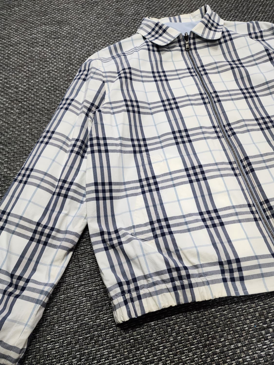 버버리 화이트 스카이블루 리버시블 노바체크  상품이미지3