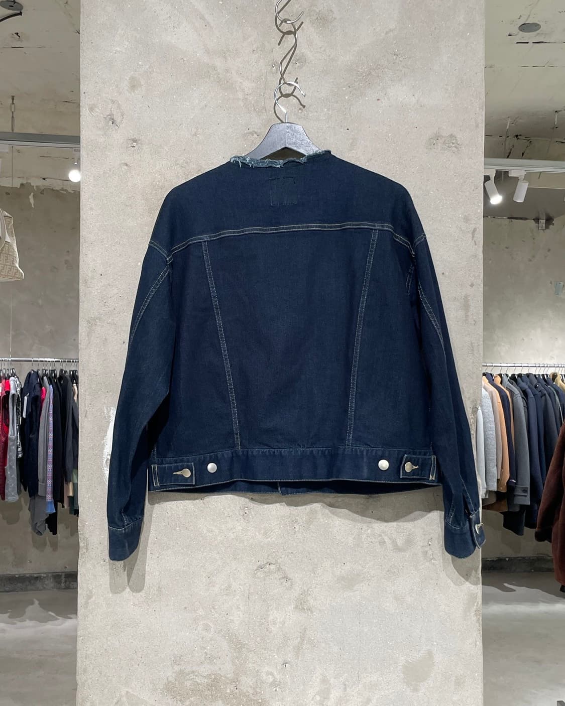 나노 유니버스 진청 논 카라 크롭 데님 자켓 상품이미지7