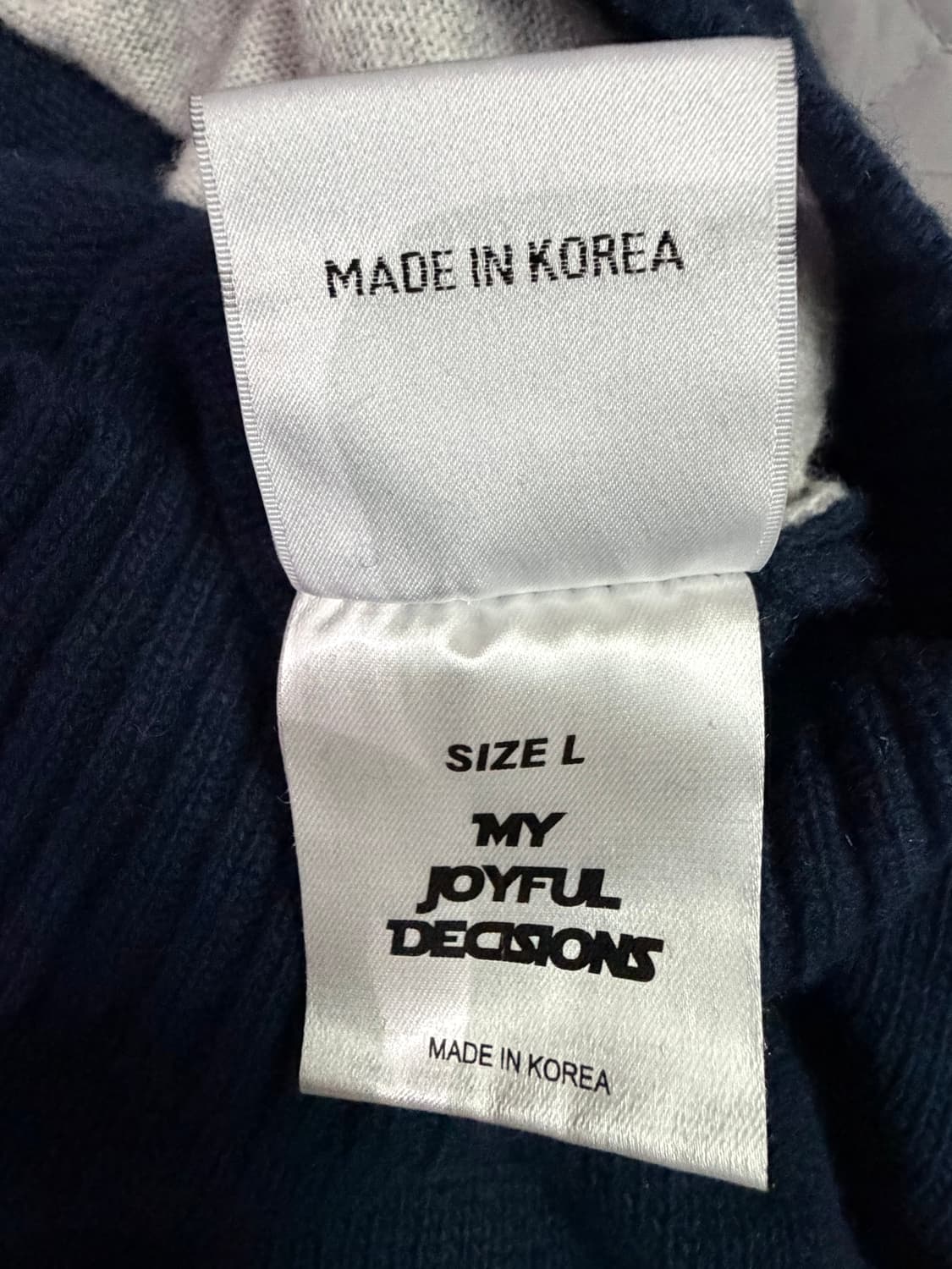 [L] mjd 콘트라스트 넥 캐시 크롭 니트 네이비 상품이미지3