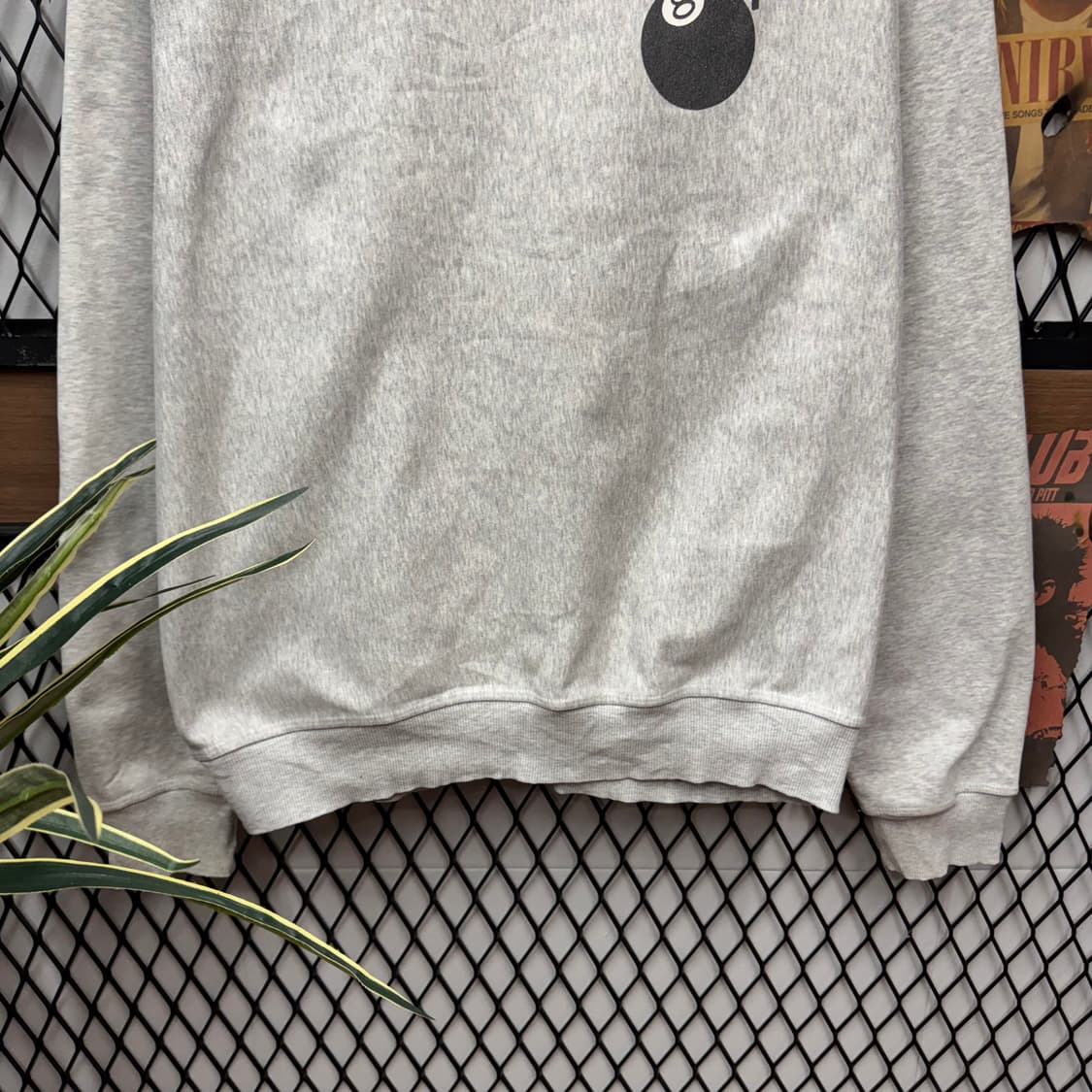 스투시 8볼 로고 라운드넥 스웻셔츠 후면 빅로고 포인트 그레이 상품이미지4