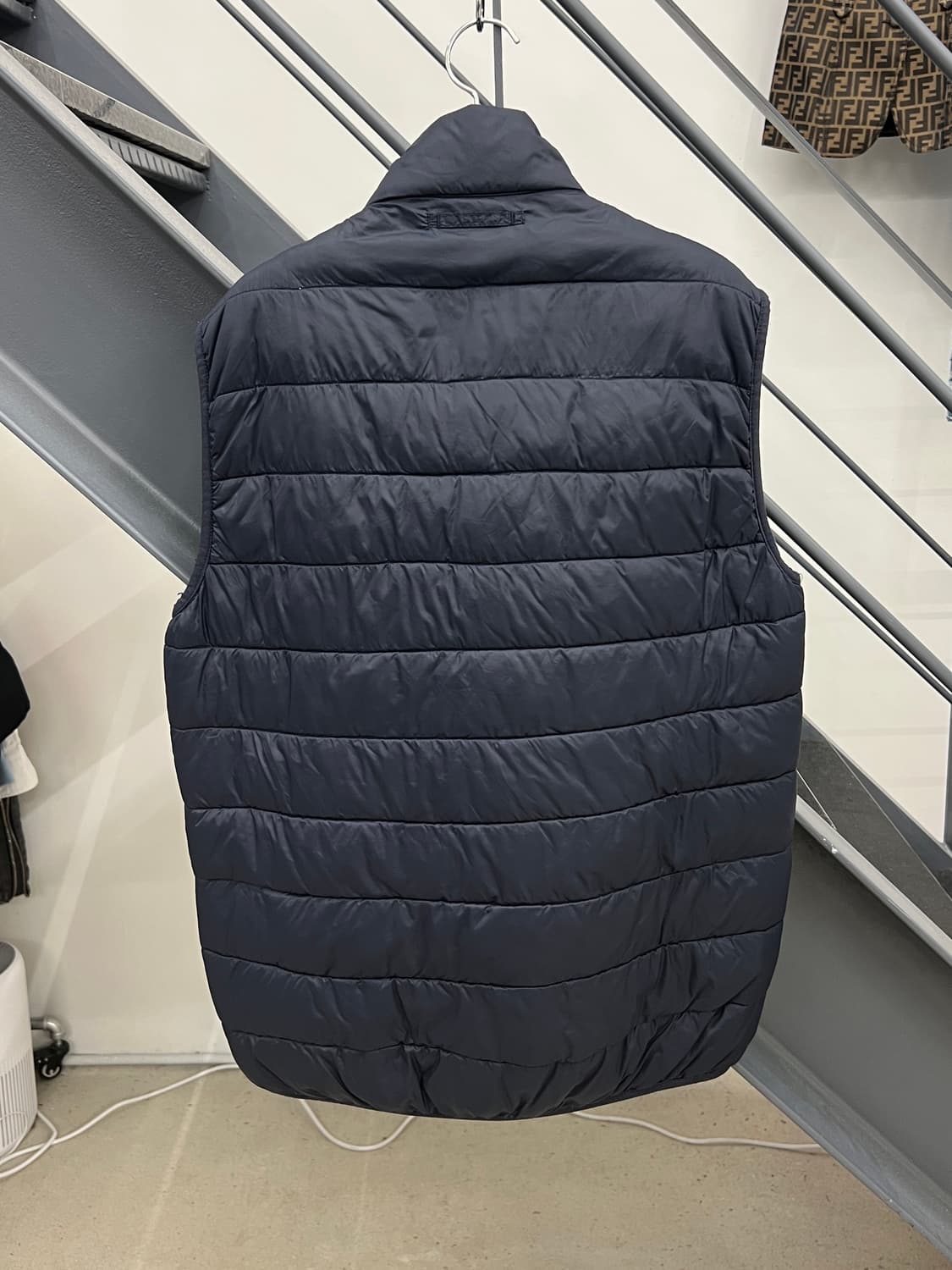 바버 브렛비 네이비 패딩 베스트 상품이미지3