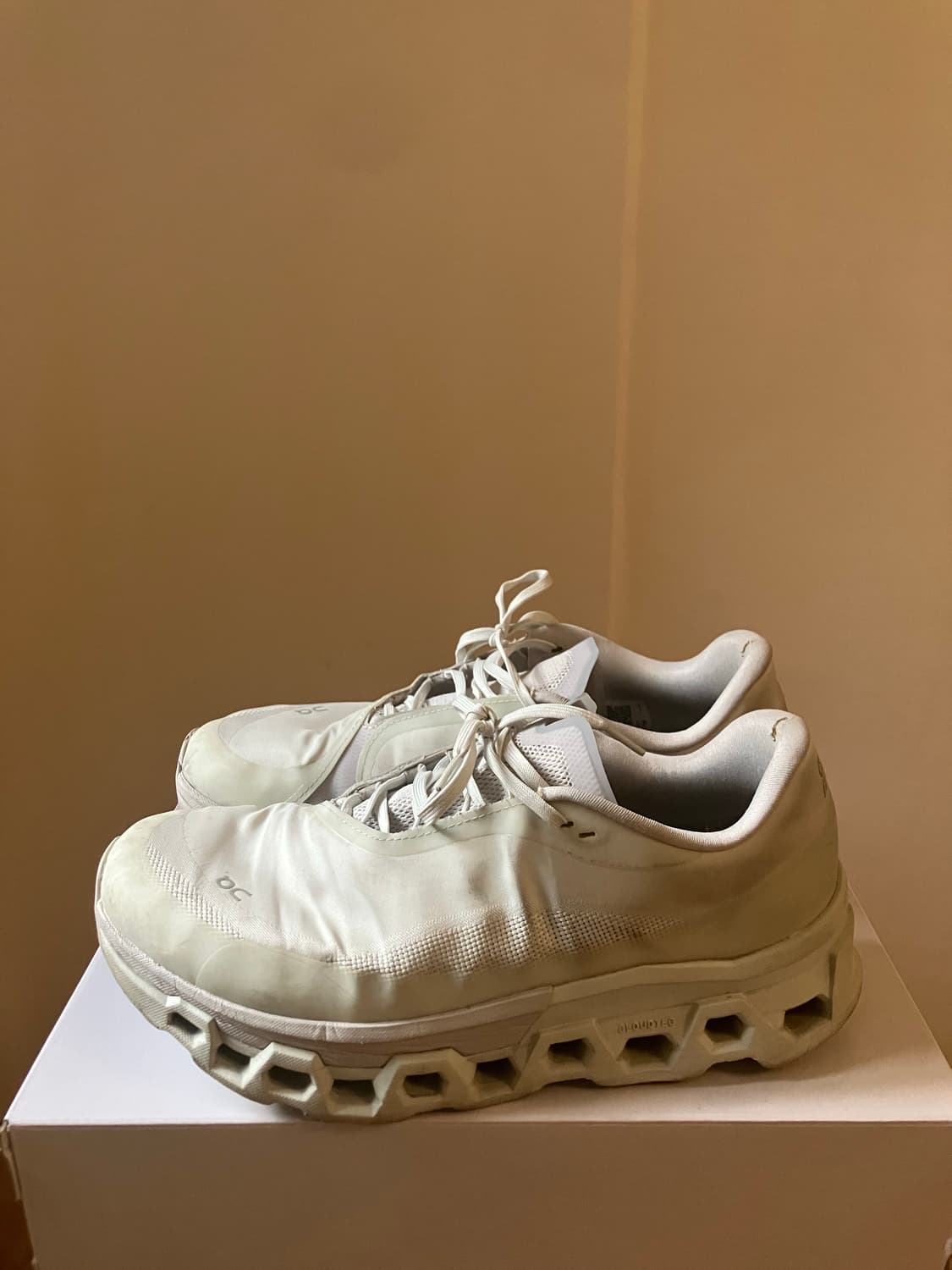 파프 온 러닝 클라우드 몬스터 2 베이퍼 프로스트 상품이미지3