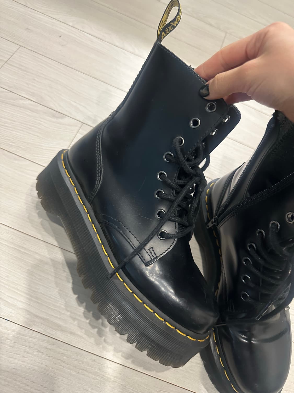 닥터마틴 제이든 240 상품이미지1