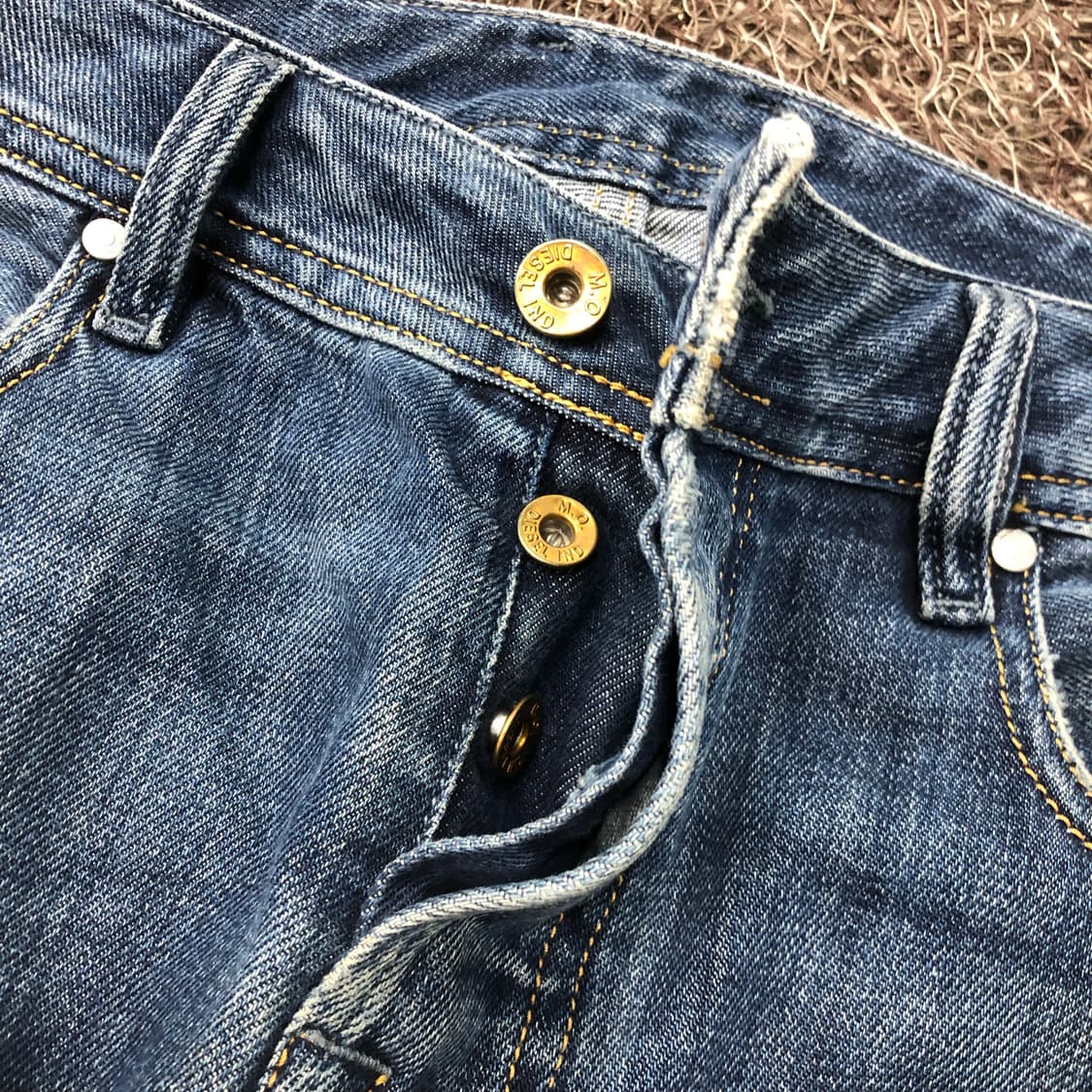 디젤 ZATINY 워싱 디스 부츠컷 데님 팬츠 상품이미지4