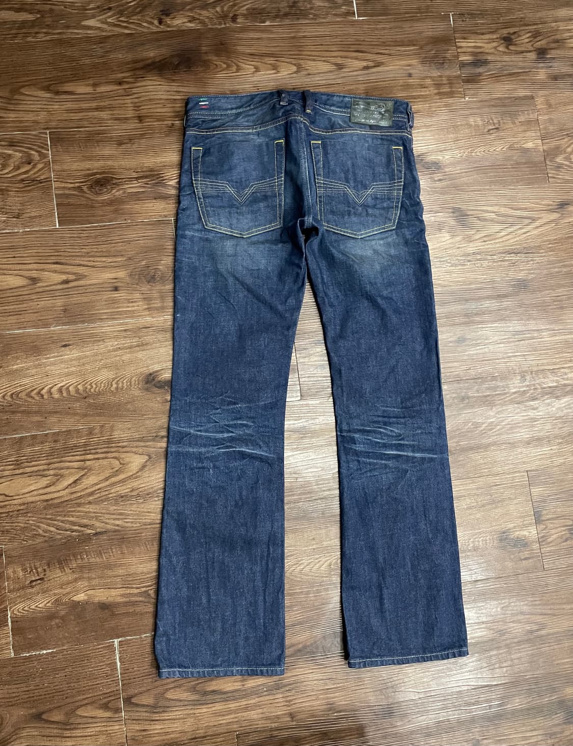 디젤 ZATINY 오일워싱 부츠컷 플레어진 데님 팬츠 상품이미지8