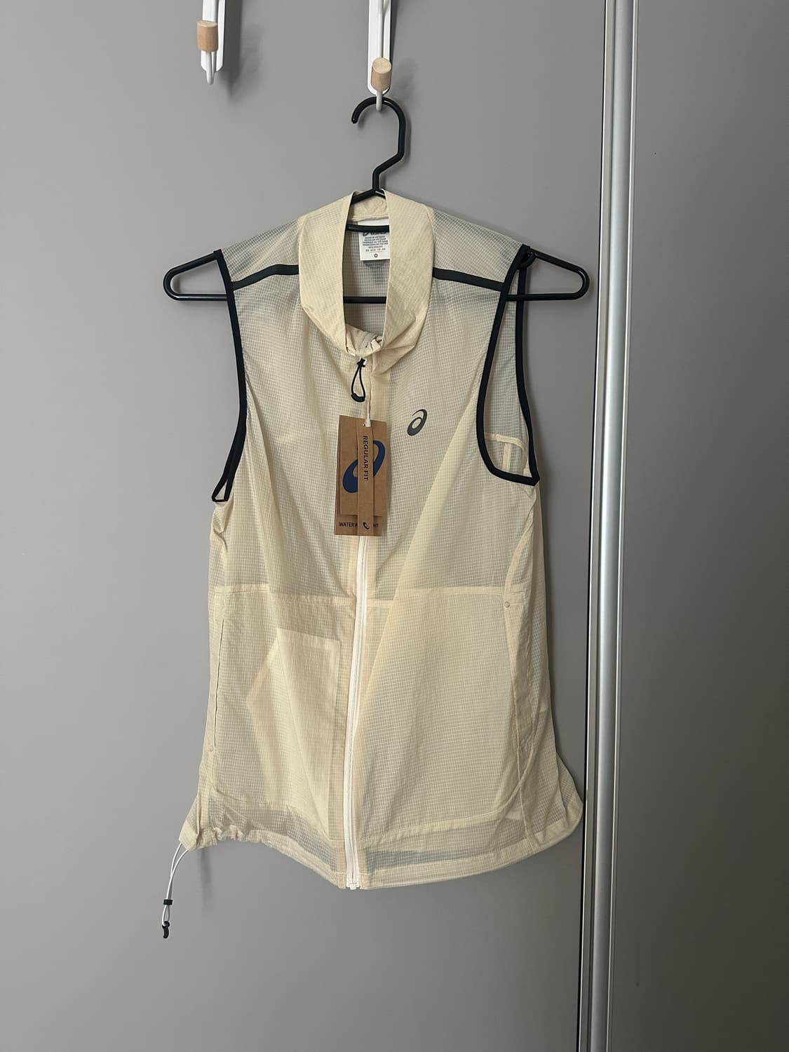 아식스 러닝조끼 상품이미지1