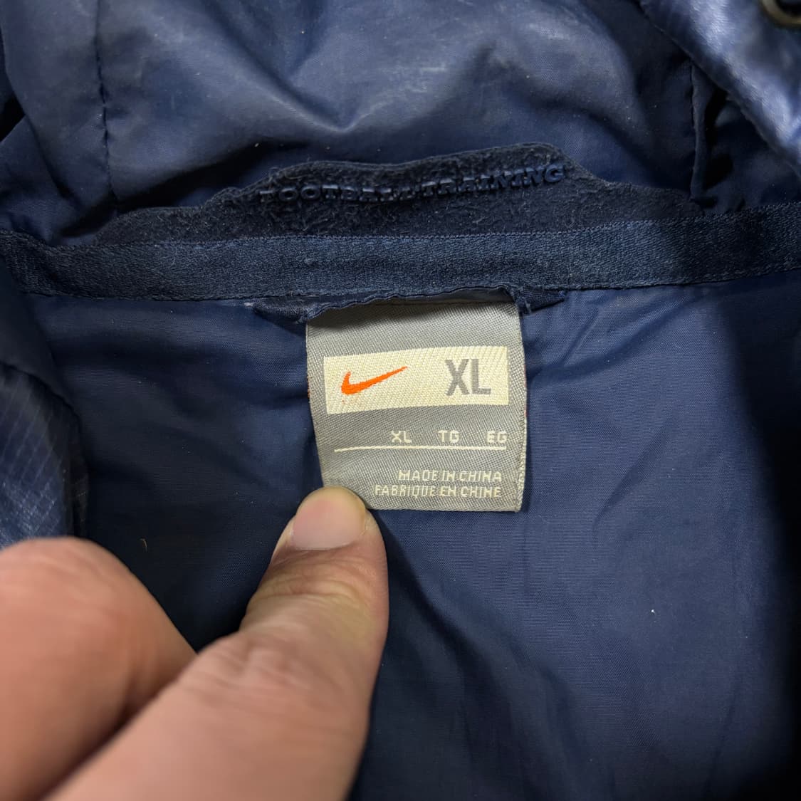 나이키 FC바르셀로나 스우시 네이비 경량 패딩 상품이미지3