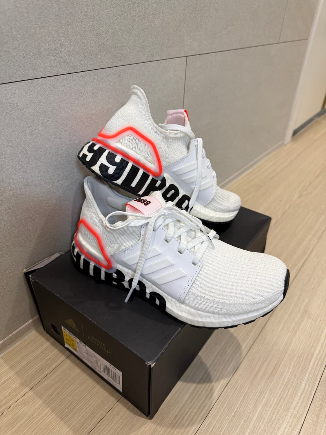 아디다스 울트라부스트 19 데이비드 베컴 트리플 크라운 20주년 상품이미지1