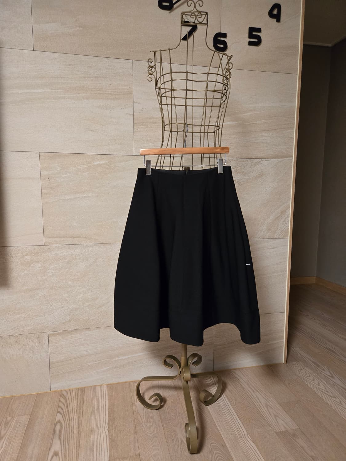 [61] SYSTEM 시스템 미디 스커트 2025 상품이미지1