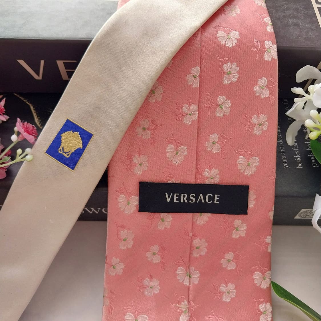 베르사체 실크 플라워 자카드 넥타이 9.3cm A+~A등급 K1599
 상품이미지4