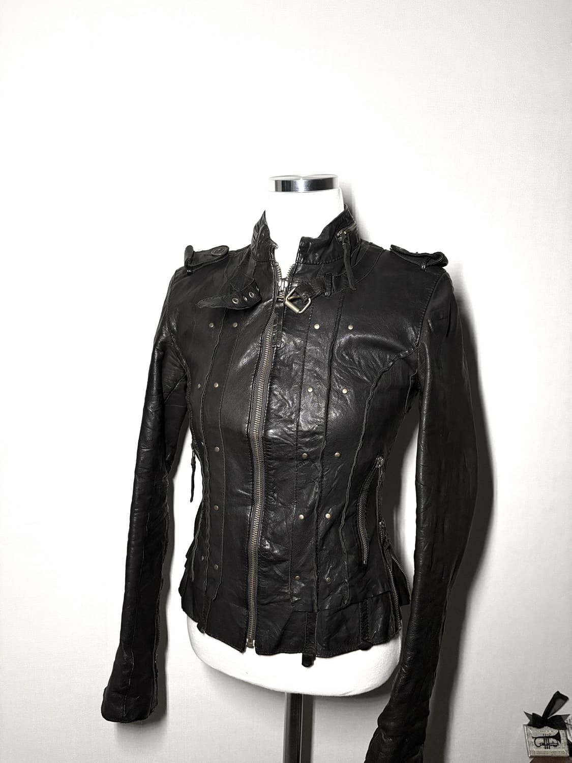 AW2008 올세인츠 스터드 레더자켓 상품이미지2