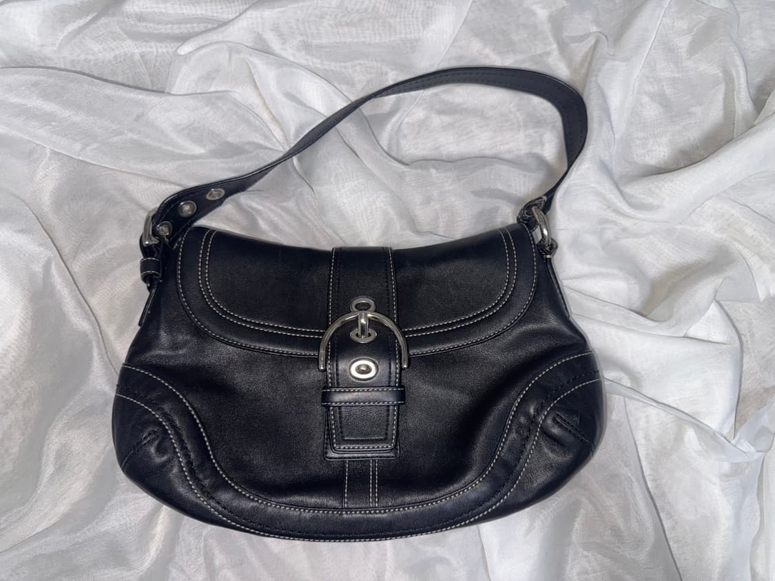 코치 소호 블랙 버클 숄더백 상품이미지1