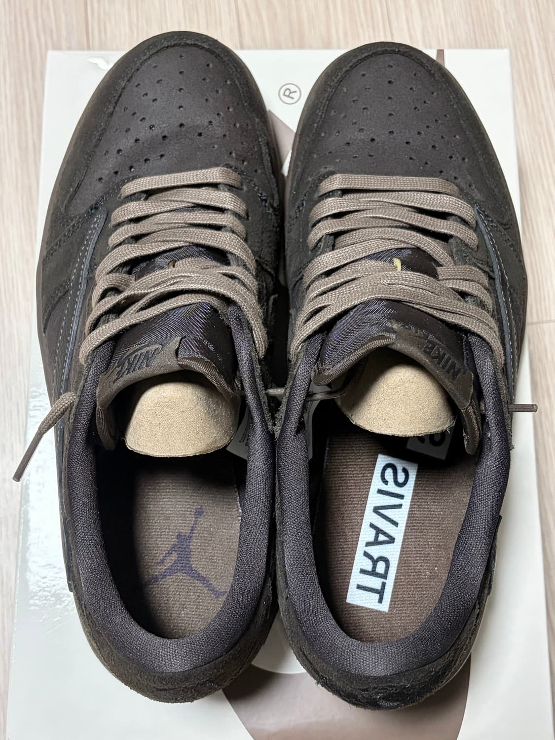 270 조던1 트래비스 스캇 벨벳 상품이미지3