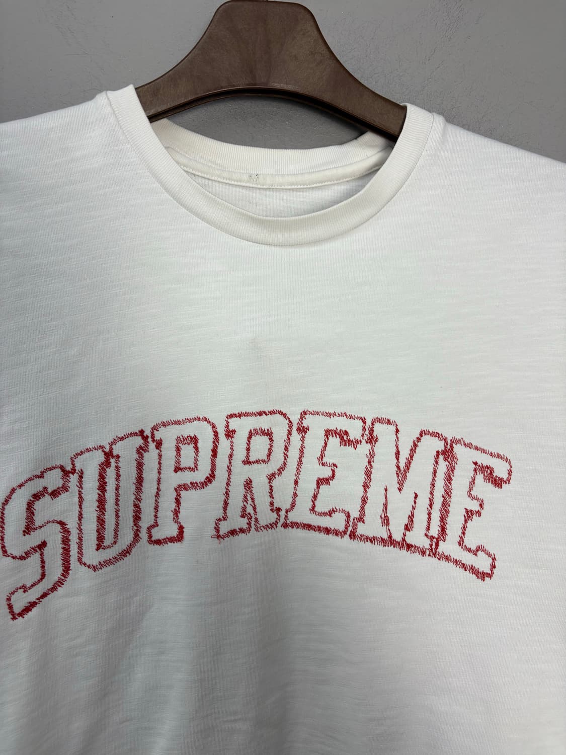 슈프림 스케치 자수로고 숏슬리브탑 화이트 반팔 A3428 상품이미지3