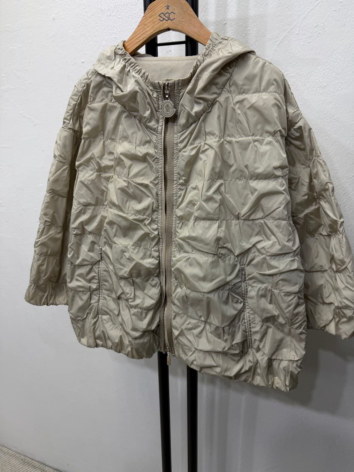 정품) 몽클레어 여성 칠부 오버핏 바람막이 0 상품이미지3