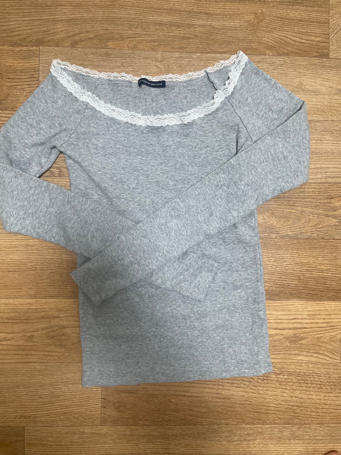 브랜디멜빌 라리사 회색 레이스 긴팔 티셔츠 상품이미지3